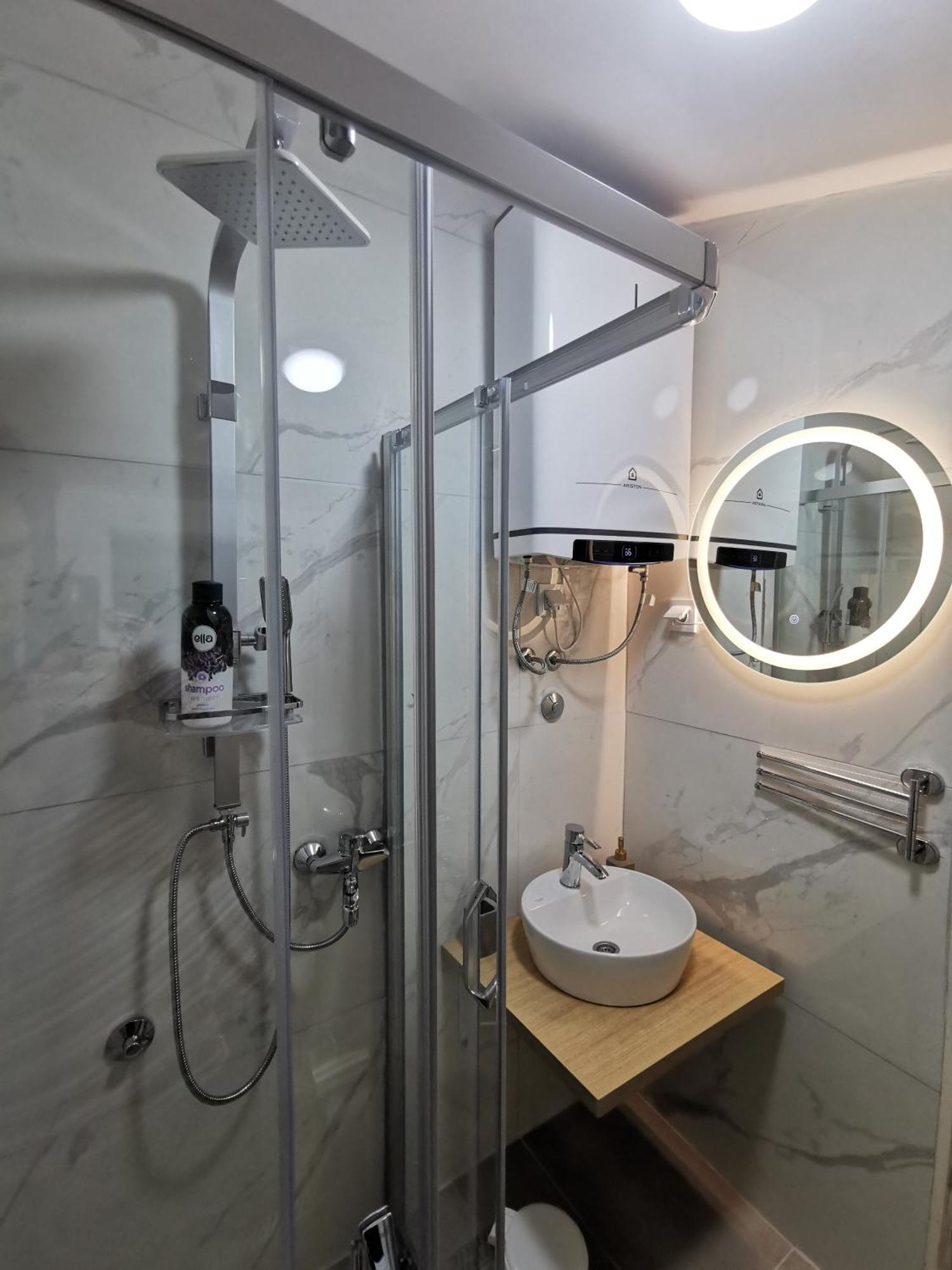 White Apartment Sarajevo - Free Parking Luaran gambar